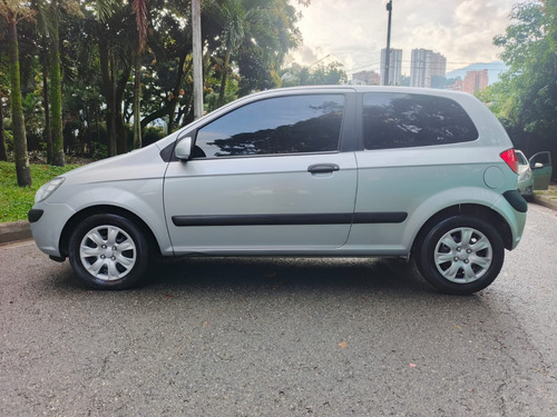 Hyundai Getz 1.4 GLS FULL EQUIPO PANTALLA DE DVD LUCES LED HERMOSO VENCAMBIO