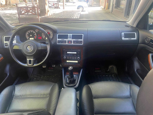Volkswagen Bora 1.8 Highline T 180cv Cuero 2010