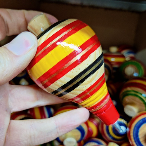 200 Trompos Madera Con Cuerda Juguete Marca Erilio Artesanal