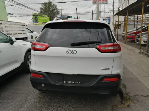 Jeep Cherokee LATITUD AT