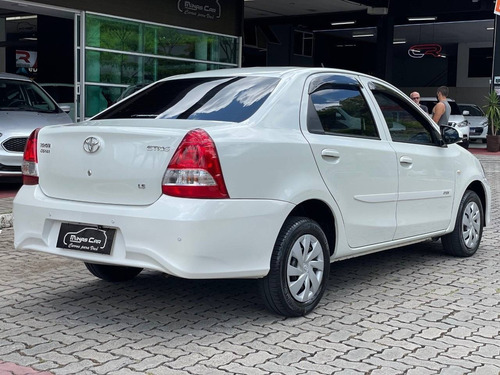 Toyota Etios 1.5 X Sedan 16v Flex 4p Automático