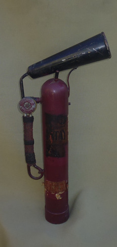 Antiguo Extinguidor De Hierro