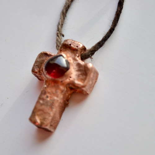 Collar Mini Cruz Con Granate, Piedra Natural, Cod1
