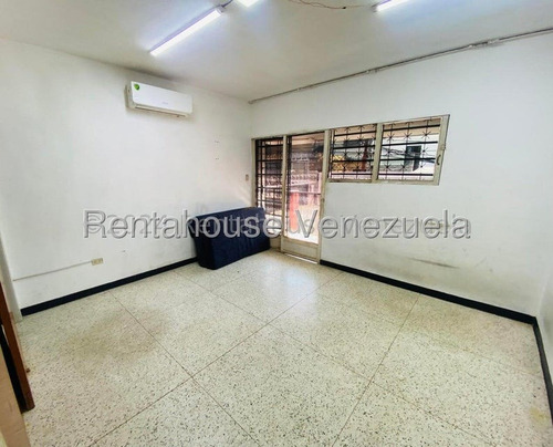 Casa Comercial En Alquiler En Altamira 25-14860 Cs