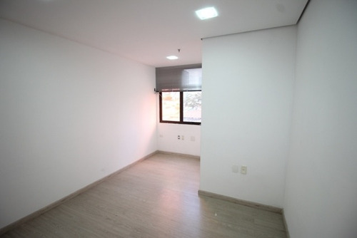 Imagem 6 de 14 de Sala Comercial Para Alugar Na Rua Américo Brasiliense, Alto Da Boa Vista, São Paulo - Sp - Liv-3170