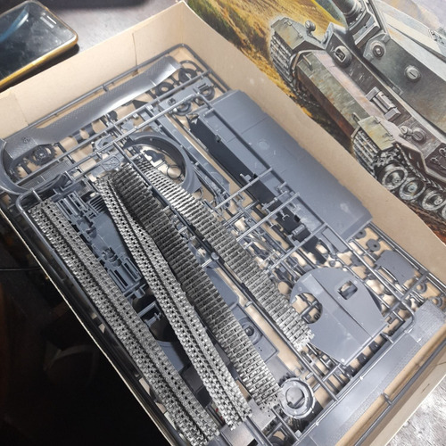 Imagem 6 de 8 de Plastimodelo Tiger Ferdinand 1:35 Tank Alemanha Ww2 Italeri