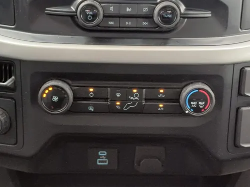 Ford F-150 3.3 XL Doble Cabina V6 4x2 At