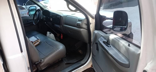 Imagen 6 de 10 de Ford F-350 Triton 4x2 Cava