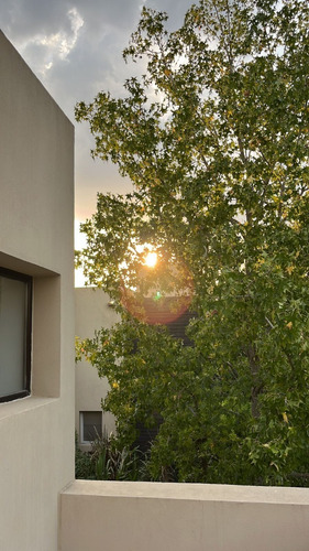 Casa Moderna En Lote Central. Apta Credito. Barrio Cerrado St. Matthews Pilar