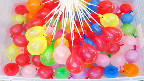Imagem 6 de 6 de 555 Bexigas Balão C/ Enchedor De Água 5 Pacotes Splash Ball
