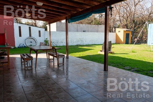 Imagen 7 de 11 de Venta De Monoambiente Divisible Con Sector De Quincho Y Parrilla En Amplio Lote En Trujui - Moreno