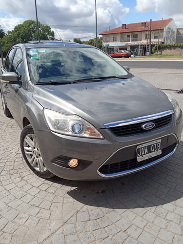 Ford Focus Ghia 2.0