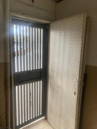 Imagen 9 de 15 de Vendo Local Comercial A Pie De Calle Montalban I Av Teheran