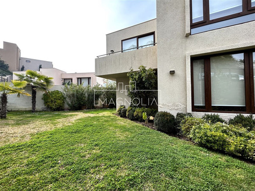 Casa En Venta De 6 Dorm. En Lo Barnechea
