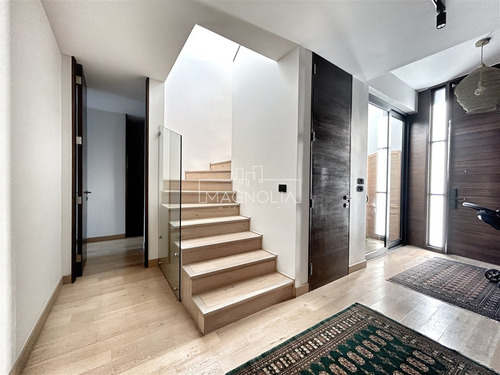 Casa En Arriendo De 4 Dorm. En Lo Barnechea