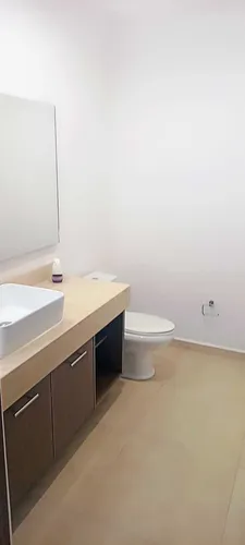 Casa En Venta En El Refugio, 3 Recámaras, 2.5 Baños, Alberca, Seguridad, Lujo!
