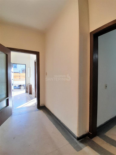 Venta De Casa 2 Dormitorios Centro, Yaguaron Y Mercedes., Ph, P. Baja C/patio