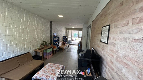 Casa Venta Dos Ambientes Con Patio, Resistencia