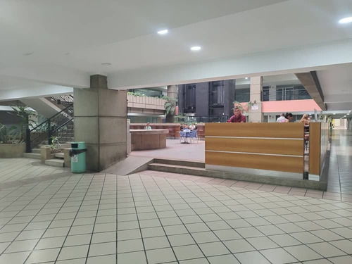 Imagen 12 de 17 de Pieranyela Rodriguez Vende Local Comercial En El C.c. Paseo Las Industrias C-4533