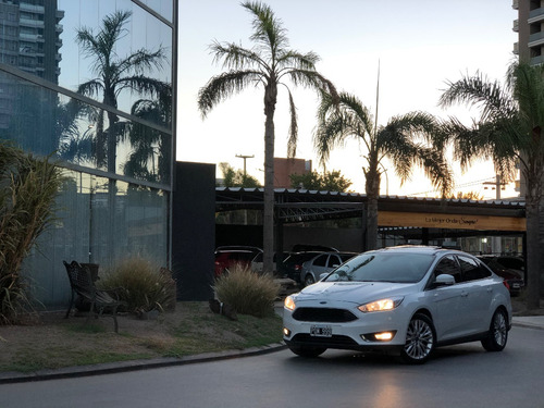 Imagen 21 de 25 de Ford Focus 2016 Se Plus Manual 2.0
