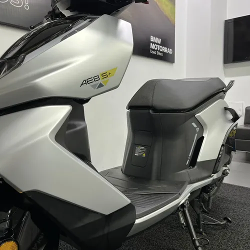 Cf Moto Zeeho Ae8+