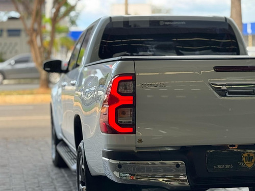 Toyota Hilux 2.8 D-4D TURBO DIESEL CD SRX 4X4 AUTOMÁTICO