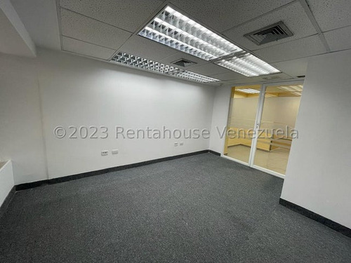 Rahdeleste Local Comercial En Venta Centro De Barquisimeto, Posee Amplios Y Modernos Espacios, Boraure, Rodeado De Puertas De Vidrio, -25-8812- Y Santamarias Para Mayor Seguridad, A/a Integral.