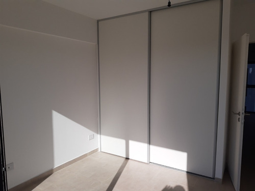 Imagen 4 de 5 de Venta Depto En Caseros 4 Amb. De Pozo