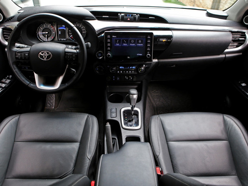 Toyota Hilux 2.8 D-4D TURBO DIESEL CD SRX 4X4 AUTOMÁTICO