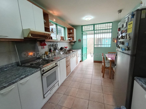 En Venta Hermosa Casa Con Anexo Y Amplio Jardín En Santa Paula
