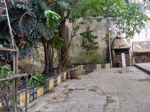 Merolla Vende | Hermosa Casa A Reciclar En Barracas | Lote 8.70 X 42 Aprox.