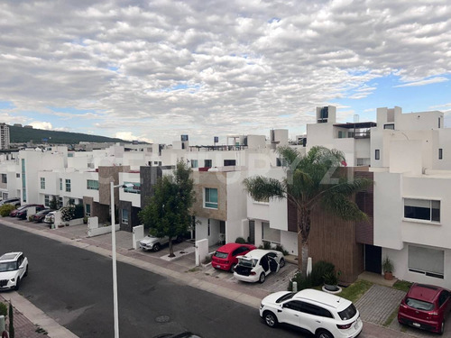 Venta De Casa En Fraccionamiento El Refugio Residencial, Querétaro