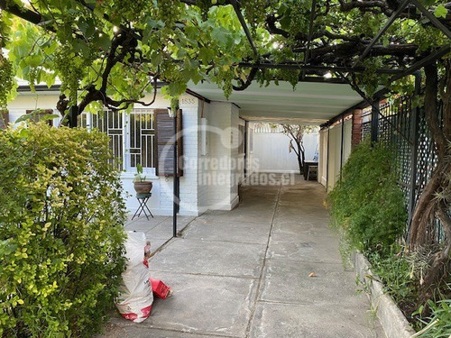 Casa En Venta De 4 Dorm. En Las Condes