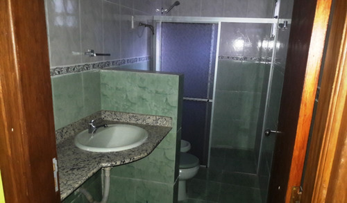 Casa De 7 Ambientes, 2 Baños, Patio Y Garaje