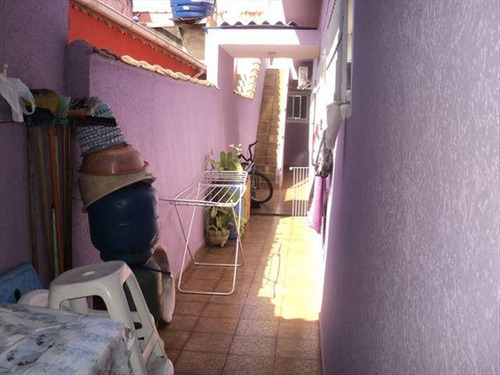 Imagem 14 de 30 de Bem Perto Da Praia Num Terreno De 5 X 25 Com Duas Vagas De Garagem - Hm663