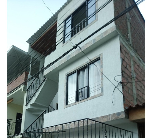 Casa De Tres Pisos Barrio Portales De Comfandi Cali, Oportunidad De Inversion, Con Apartamentos