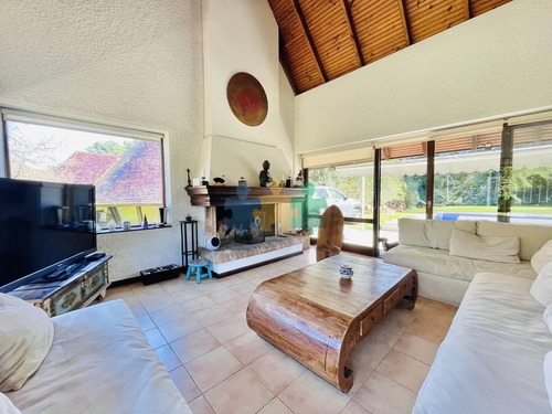 Cómoda Casa De 5 Dormitorios Y Piscina Climatizada En Punta Del Este - Ref : Eqp5579