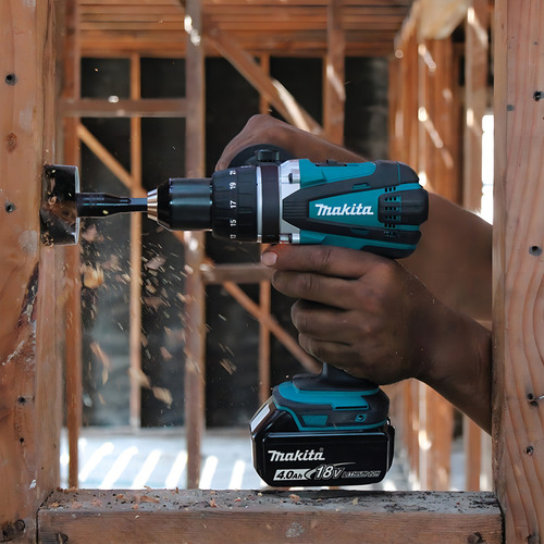 Parafusadeira e Furadeira Bateria Sem Fio 2000 RPM com Tecnologia XPT Punho Lateral DDF458Z Makita