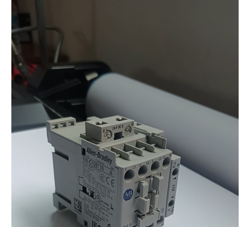 Contactor Allen Bradley 100-c12e*10 24vcd Con Auxiliar S/caj
