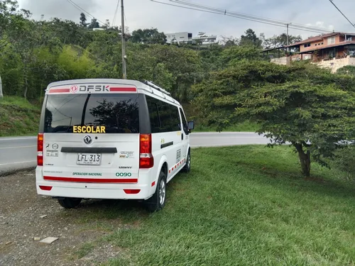 Vans De 9 Pasajeros, Único Dueño, Muy Bien Cuidada.