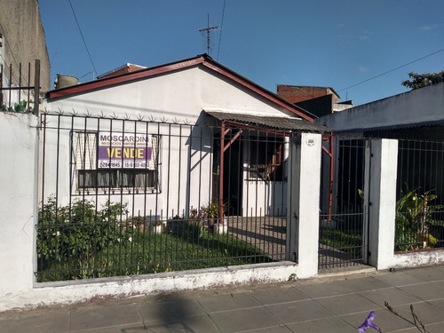 Casa Con Dos Dormitorios A Tres Cuadras De Av. Panamericana - Boulogne