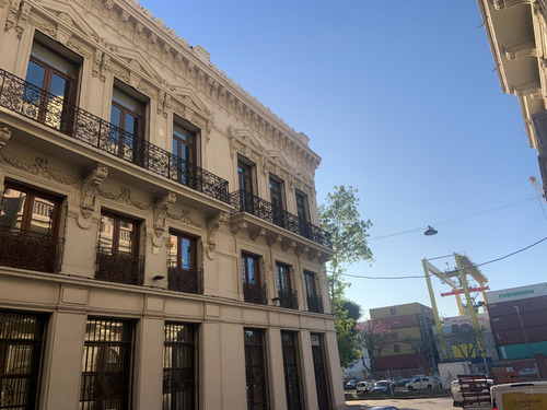 Alquiler De Oficina En Ciudad Vieja Próxima Al Puerto De Montevideo