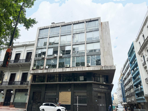 Oficina En Plaza Matriz En Edificio En Pleno Casco Histórico.