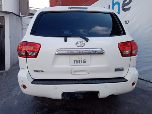 Imagen 3 de 15 de Toyota Sequoia 2010 5.7 Platinum At