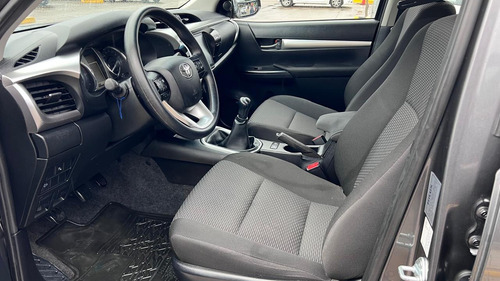 2022 Toyota Hilux Doble Cabina 2.4 Sr Mt 4x2 Unico Dueño