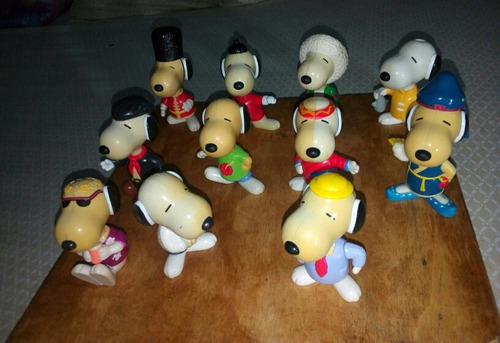 Colección De Muñecos Snoopy Paises Antiguos 