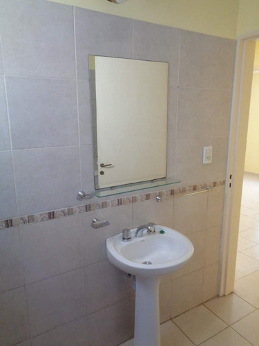 Barrio Alta Córdoba - Departamento De 2 Dormitorio, Amplio Y Luminoso Con Cocina Separada Equipada Y Baño