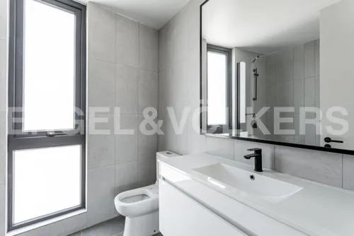 En Av. Las Condes, Moderno Departamento