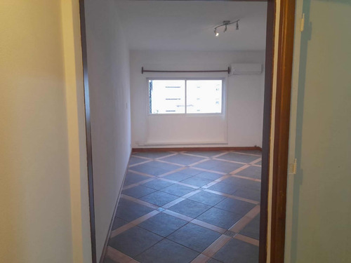 Dueña Alquila Bajas Expensas 80.000. Depto Mejor Zona De Caballito 4 Ambientes A La Calle Muy Luminoso Vista Abierta Expensas Bajas