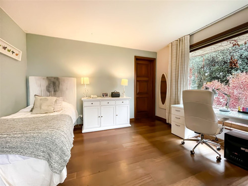 Casa En Venta De 6 Dorm. En Lo Barnechea